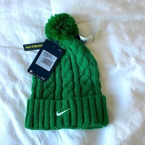 Nike Oregon Ducks ski hat with removable Pom